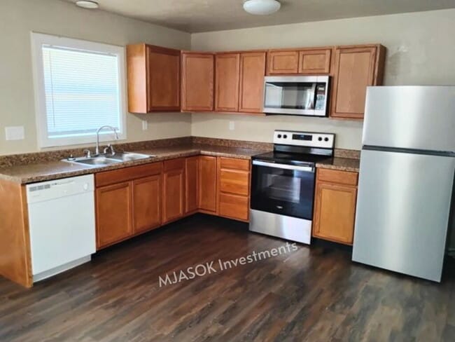 Photo - Remodeled 3 Bed / 1.5 Bath with Large Fenced Yard in Lawton