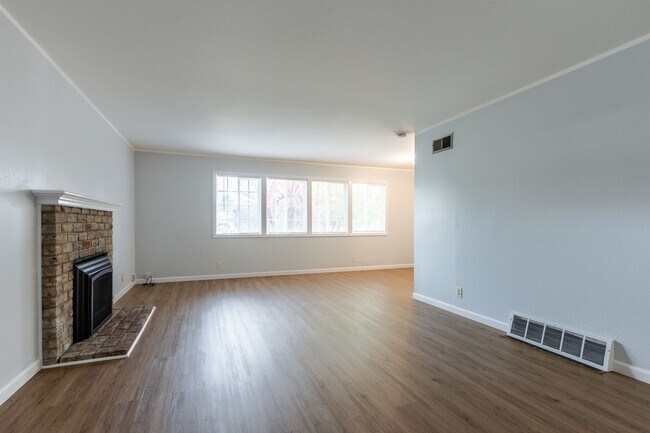 Photo - Beautiful & bright 3 bed / 2 Bath San Brun...