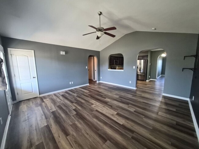 Photo - 103 Palin Trail