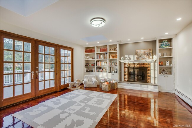 Photo - 1041 Glen Cove Ave