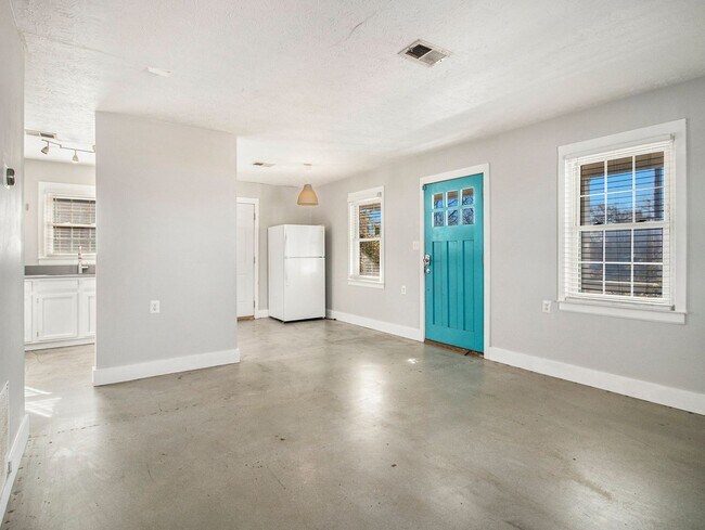 Photo - 3 bdrm, 1 bath in Grant Park
