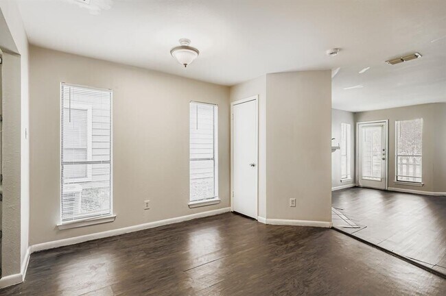 Photo - 2005 West Loop