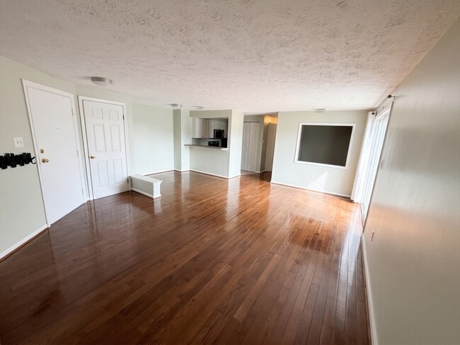 Photo - 823 Stratford Way