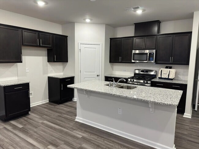 Photo - Room in Townhome on Kasota Ln