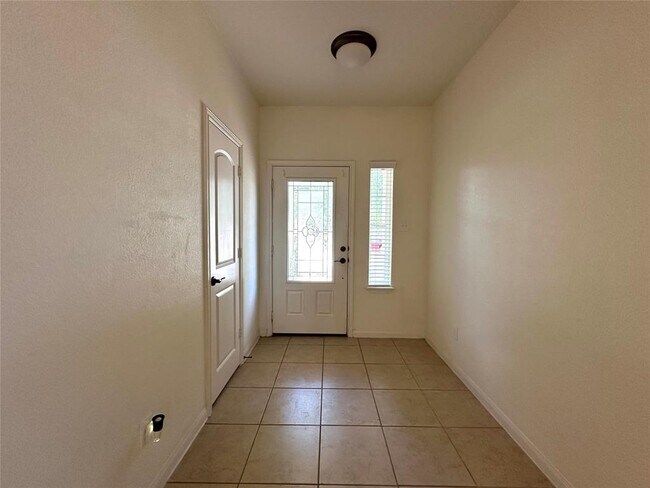 Photo - 1453 Treeta Trail