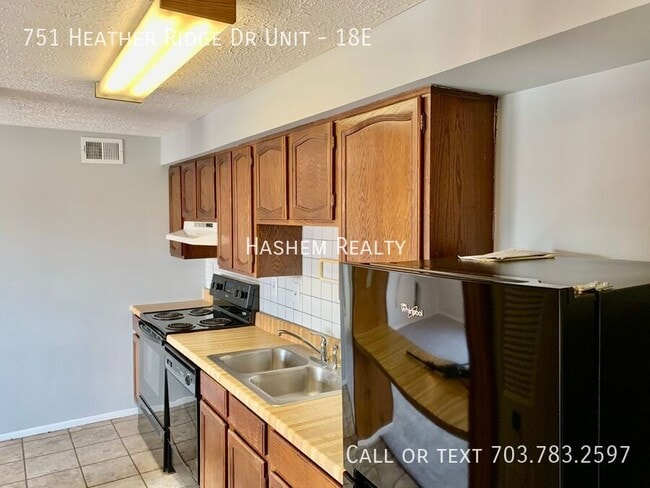 Photo - 751 Heather Ridge Dr