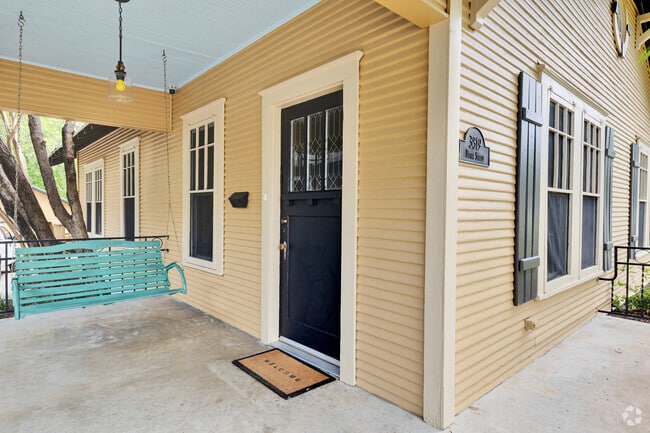 Building Photo - 3819 Duval St Rental