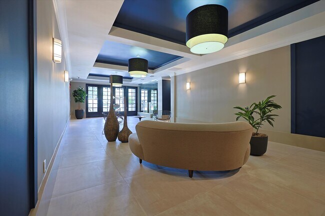 Photo - 585 N Rossmore Ave Unidad 312