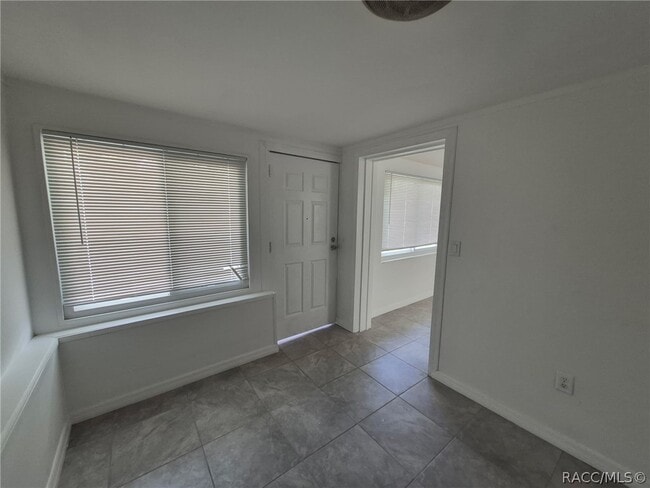 Photo - 27 E Lemon St