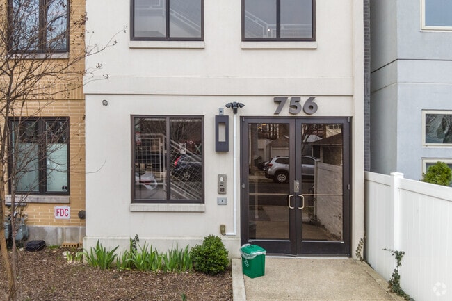 Entrance - 756 Park Rd NW