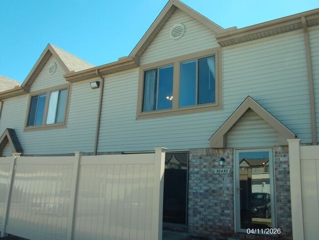 Building Photo - 50450 Bay Run N Unit 50