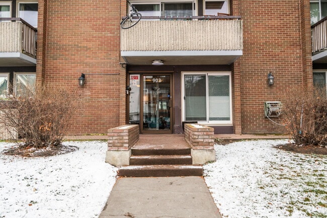 Photo - 903-903 19 Ave SW