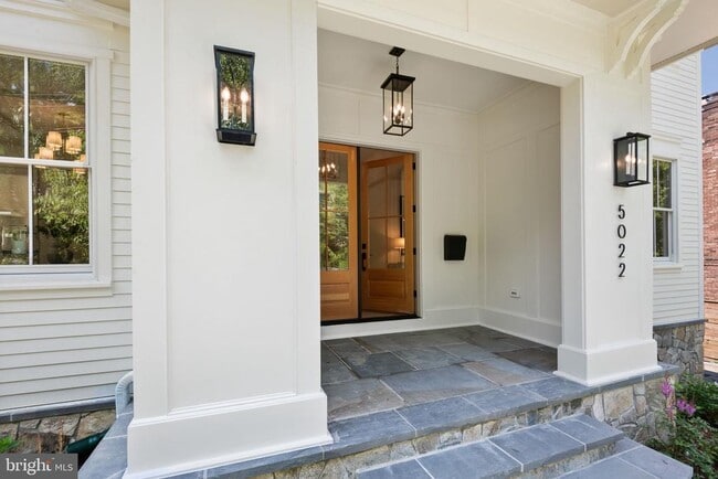 Building Photo - 5022 Cathedral Ave NW