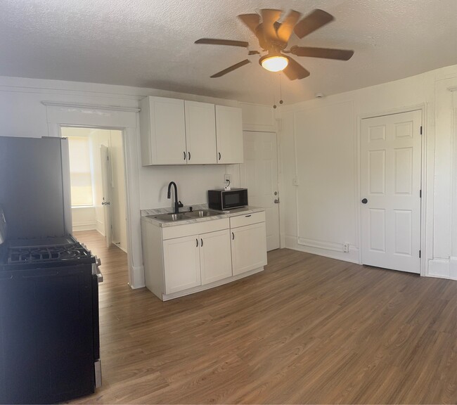 Photo - 135 E 17th St