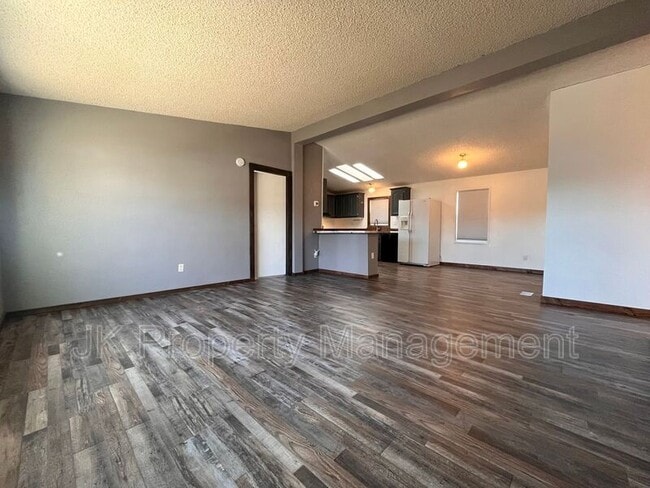 Photo - 300 7th St SW