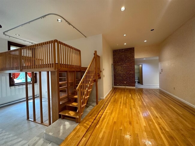 Building Photo - 16 Park Pl Unit 2