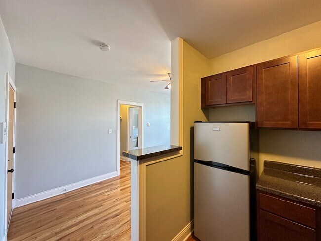 Photo - 823 W Diversey Pkwy Condo Unit 6Y