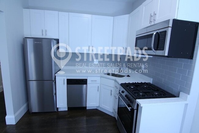 Building Photo - 3 bedroom in Boston MA 02115 Rental