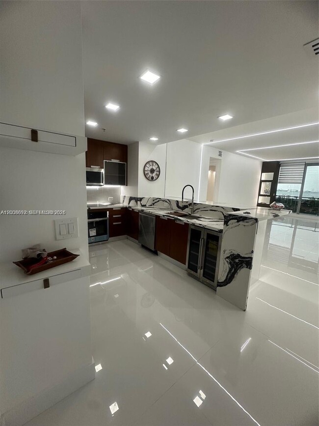 Building Photo - 7901 Hispanola Ave Unit 808