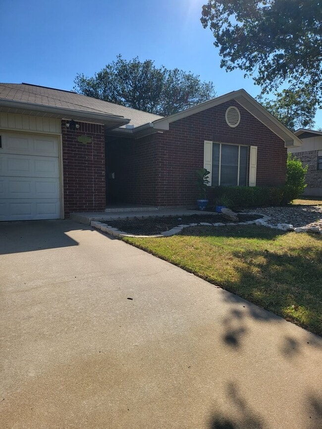 Photo - FOR LEASE!!