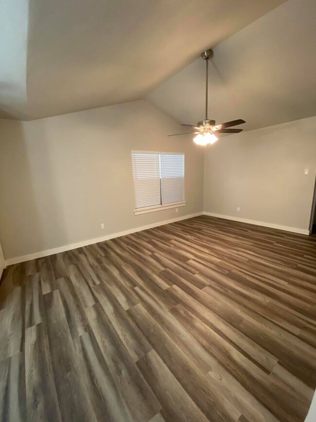 Photo - 518 Wigwam Ln