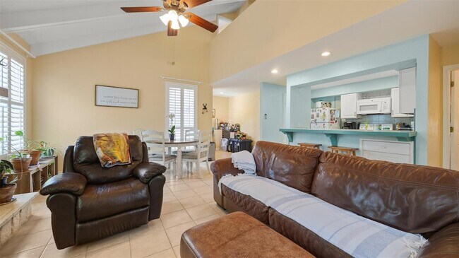 4 Townhouse Cir