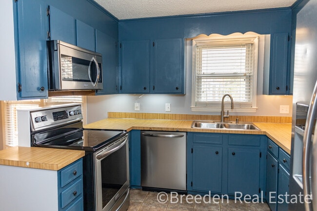 Photo - 160 Crump St