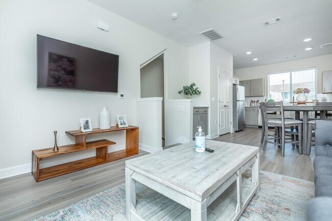 Photo - 1408 W Whitestone Blvd
