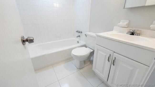 Building Photo - 200 Croton Ave Unit 111