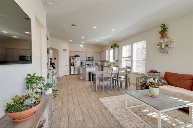 Photo - 401 Duroc Dr