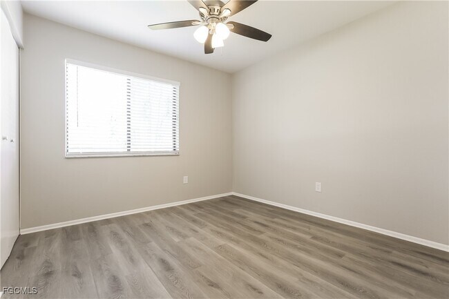 Building Photo - 5945 Spearman Cir