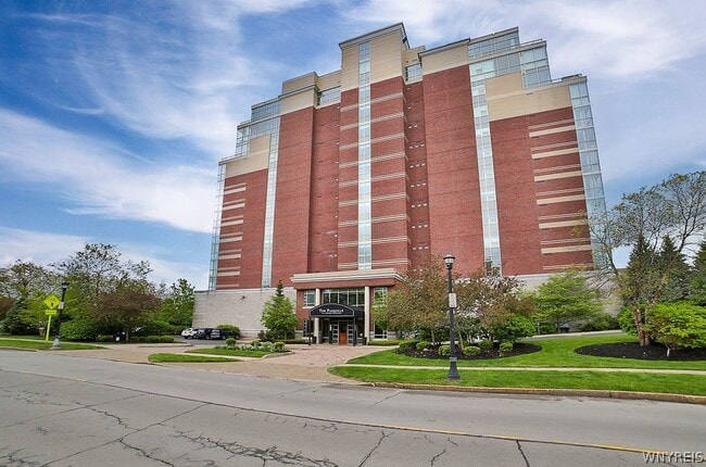 Building Photo - 132 Lakefront Blvd