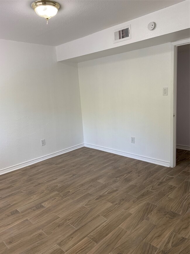 Photo - 5625 Antoine Dr Unit 1007