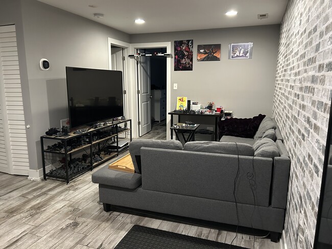 Living room - 2019 N Sawyer Ave Apartments Unit CH1