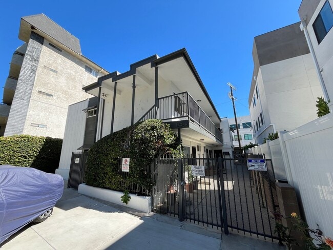 Building Photo - MOORPARK (14938) APT Unit #7