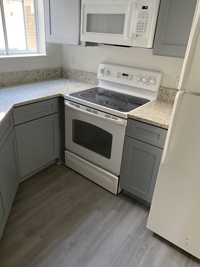 Photo - 1956 Lake Atriums Cir