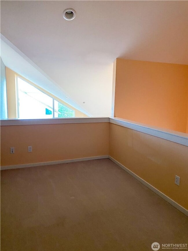 Photo - 2bd/1.75ba Redmond Townhome