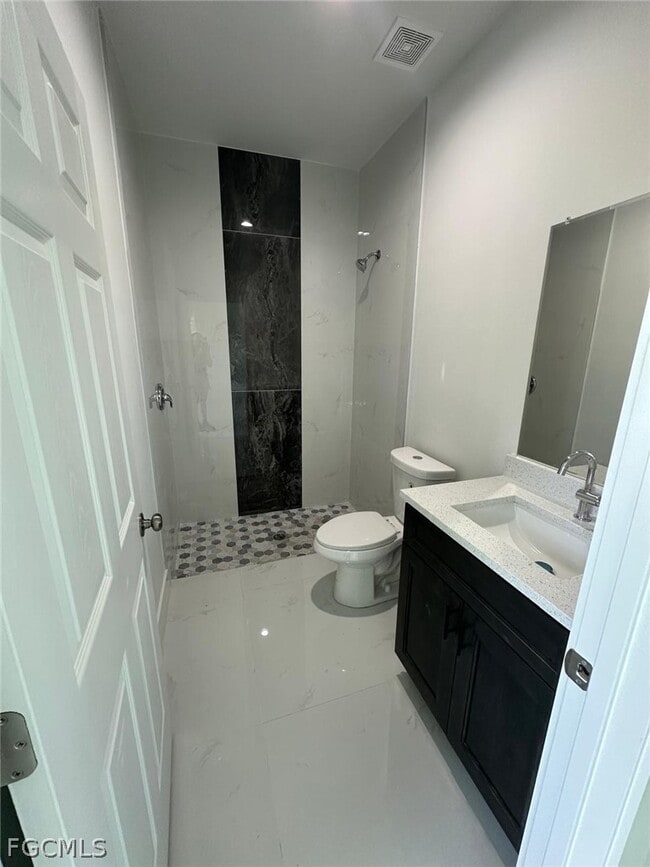 Photo - 465 Petite Ave