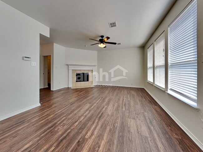 Photo - 2820 Hereford Rd