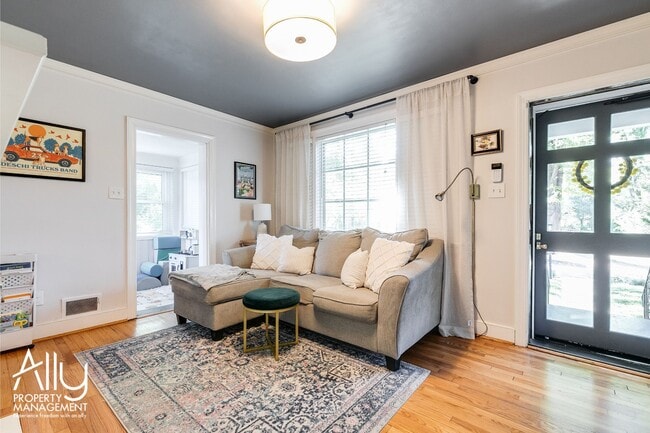Photo - 1300 Orchard Rd