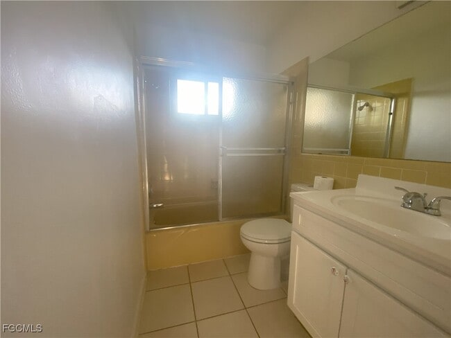 Photo - 221 Redcliff Ave