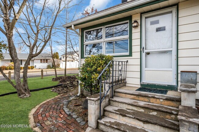 Photo - 501 Cable Ave