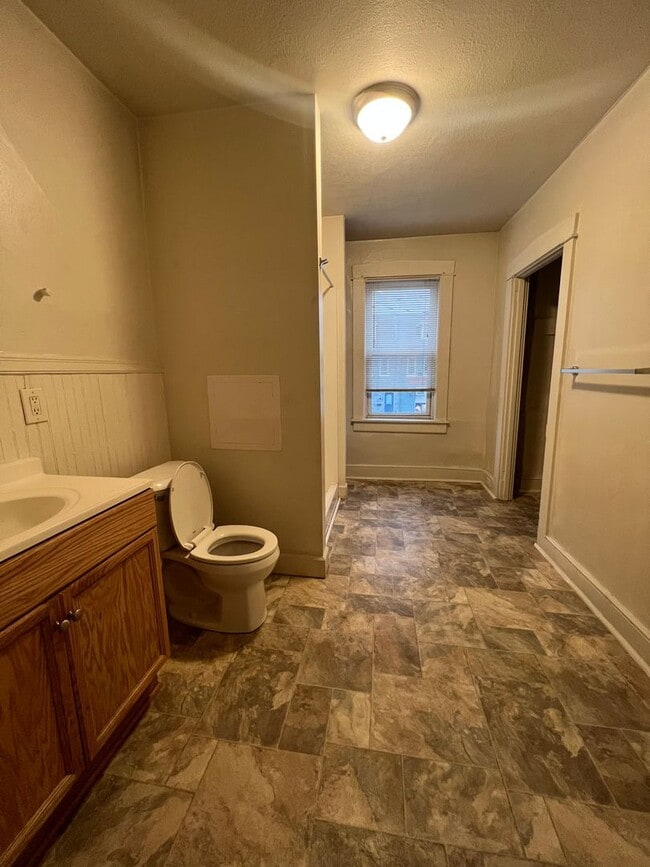 Photo - 605 High St Unit 1