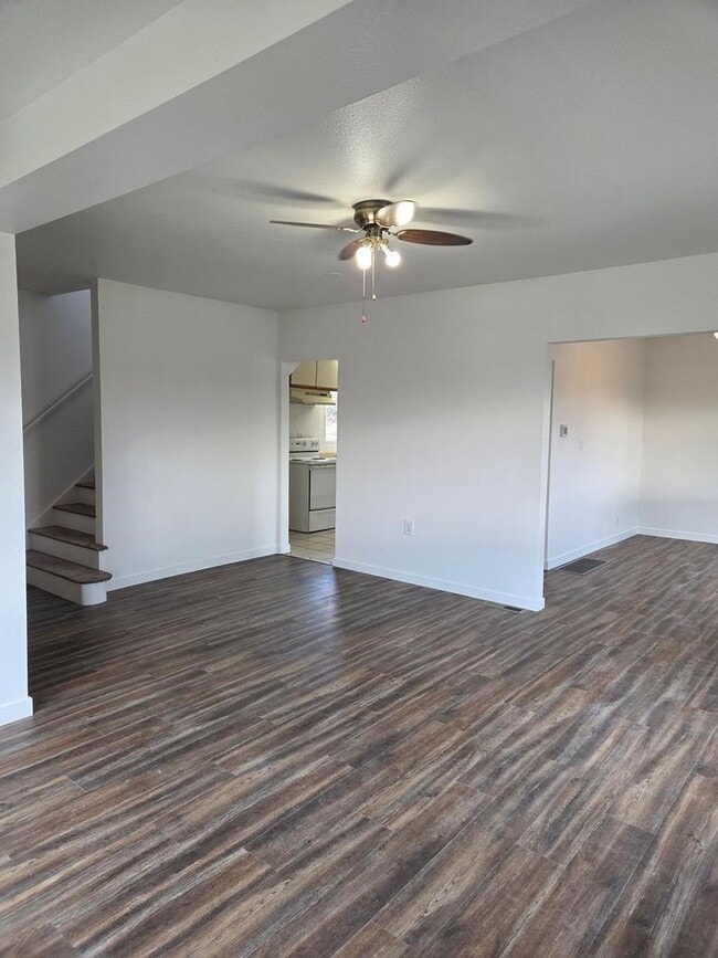 Photo - 3 Bed, 1.5 Bath Home in Tacoma! **MOVE IN ...