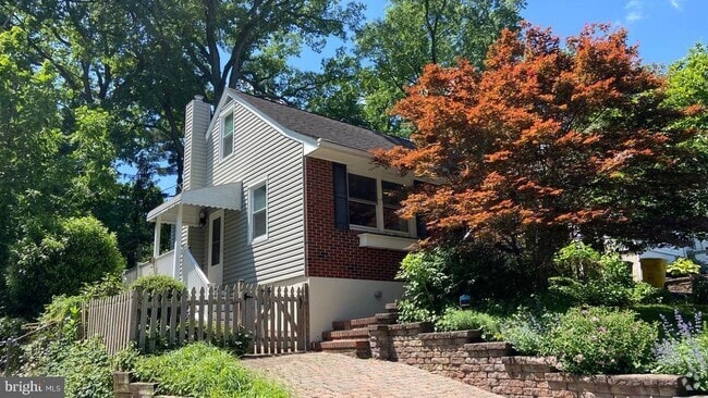 Building Photo - 417 W Maple Rd Rental