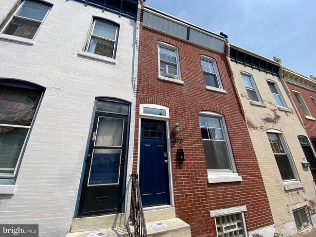 Building Photo - 879 N Myrtlewood St Rental