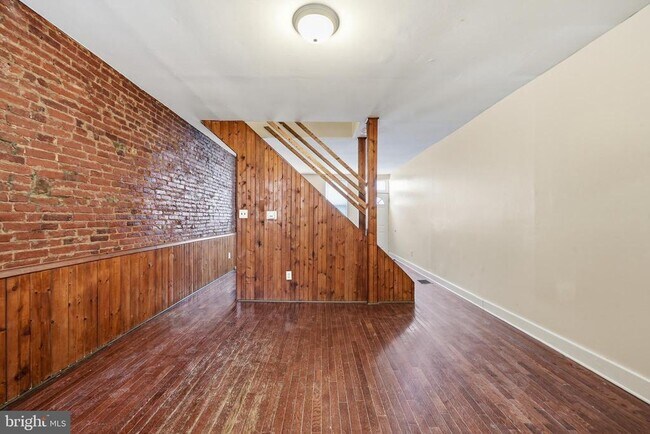 Photo - 430 Cross St