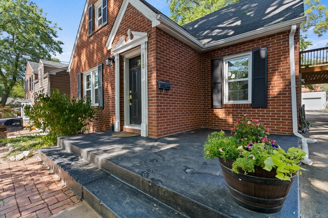 Photo - 113 Crestmere Ave