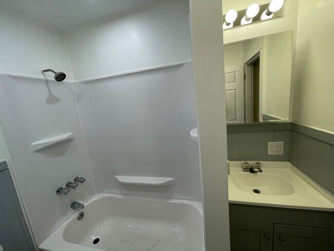 Photo - 50 Lawrence St