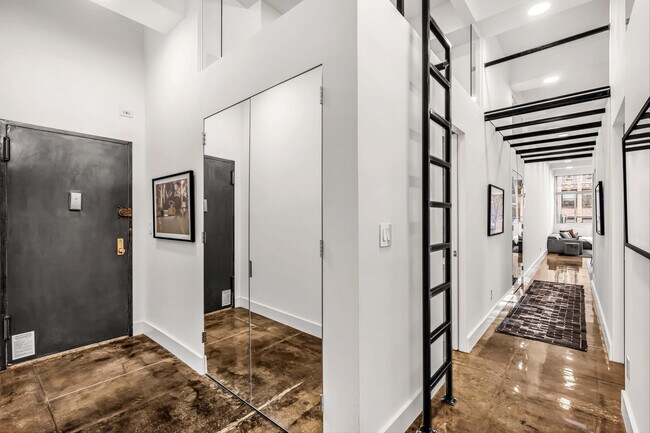 Photo - 310 E 46th St